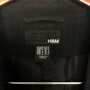 H&M Jackets & Coats - H&M pinstripe blazer size 4 H&M Jackets & Coats - H&M pinstripe blazer size 4